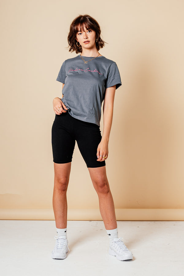 SIGNATURE T-SHIRT (W) - DARK GREY